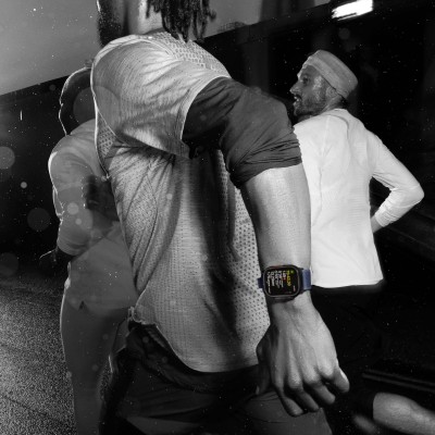 Apple Watch Ultra 2 GPS + Cellular 49mm Naturlig Titanboett med Naturlig Titan Milaneseloop - Large#3